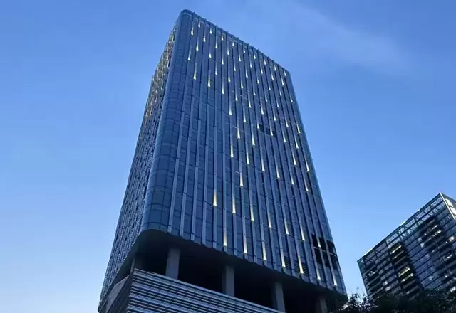 Iluminaci&oacute;n de fachadas para un edificio alto en Xi'an