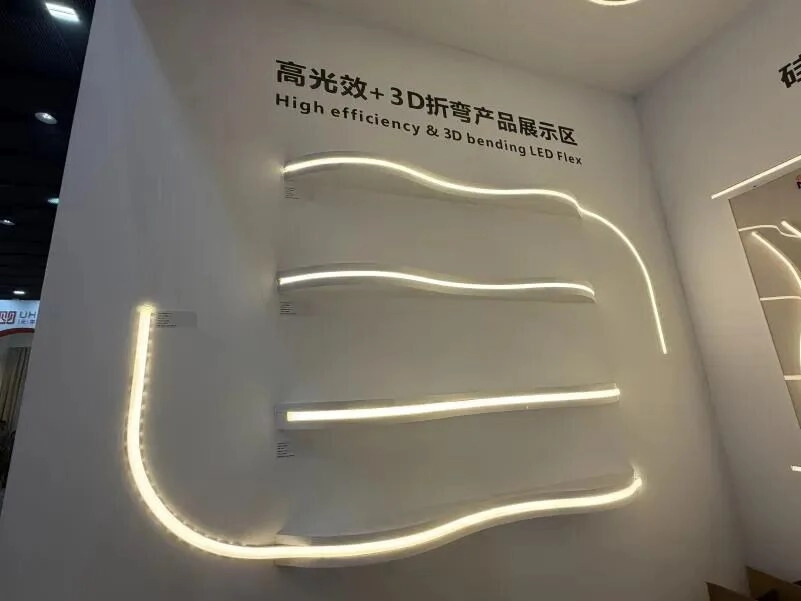 El futuro de la iluminaci&oacute;n arquitect&oacute;nica est&aacute; definido por la flexibilidad de la inteligencia y los sistemas LED ultralargos