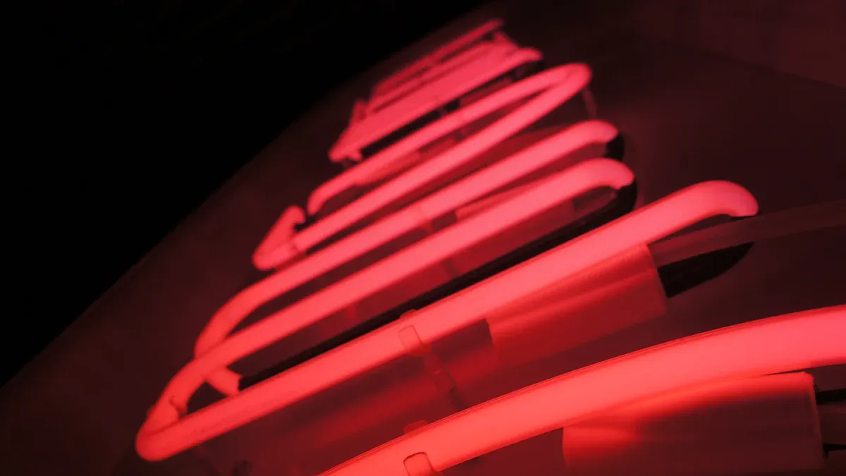 Ne&oacute;n de vidrio tradicional versus ne&oacute;n LED flexible de silicona: gu&iacute;a de reemplazo
